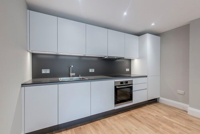 3 Bedroom Flat To Rent In Penywern Road, London, SW5