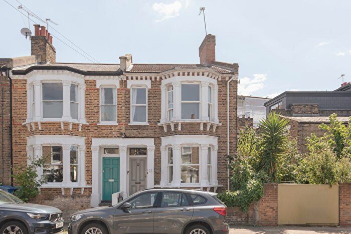 3 Bedroom End Of Terrace House For Sale In Gairloch Rd, Camberwell, SE5