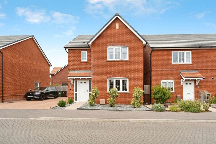 3 Bedroom Detached House For Sale In Roemead Drive, Yapton, Arundel, BN18