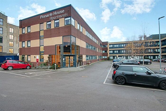 1 Bedroom Flat To Rent In Pinnacle House, Kings Langley, WD4