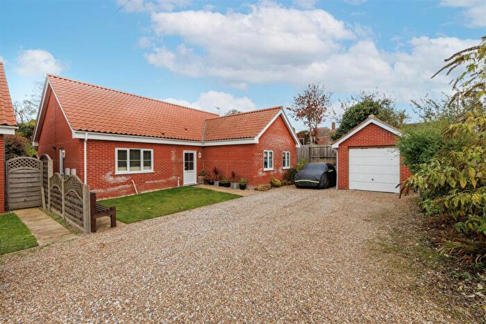 4 Bedroom Chalet For Sale In Church Road, Kessingland, Lowestoft, NR33