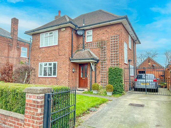 3 Bedroom Detached House For Sale In Westward Ho, Grimsby, DN34