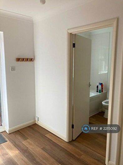 1 Bedroom Flat To Rent In Martyr Road, Guildford, GU1