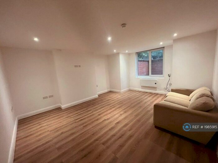 1 Bedroom Flat To Rent In Harehills Avenue, Leeds, LS8