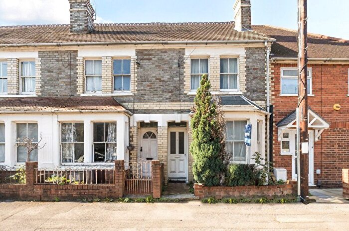 3 Bedroom Terraced House For Sale In Wykeham Road, Reading, RG6