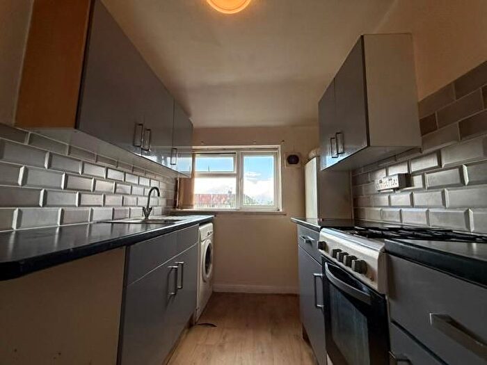 2 Bedroom Property To Rent In Cornwall Avenue, Slough, SL2