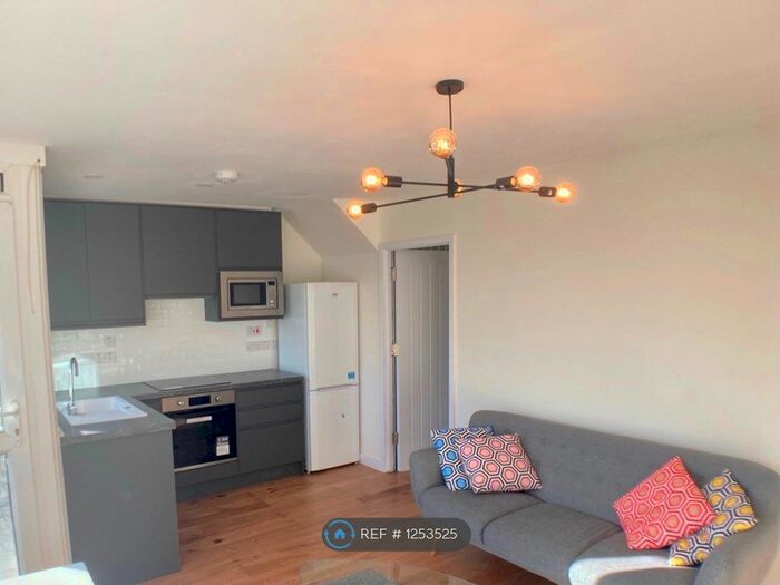 4 Bedroom Maisonette To Rent In London, London SE17