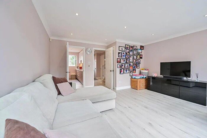 4 Bedroom House To Rent In Bywater Place, London, SE16