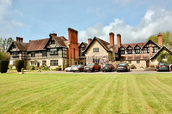 3 Bedroom Flat For Sale In Mill Lane, Stedham, GU29