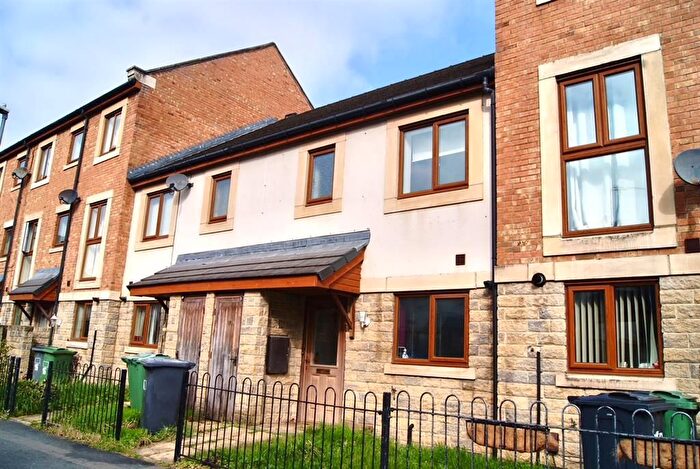 3 Bedroom Property To Rent In Greenlea Court, Huddersfield, HD5