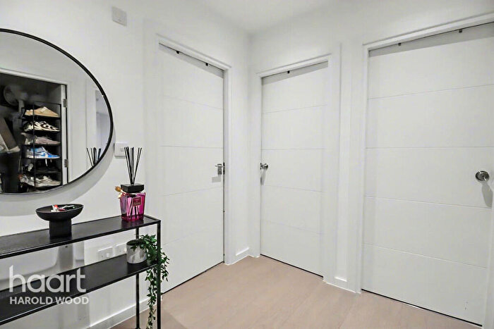 2 Bedroom Flat For Sale In Hubert Road, Brentwood, CM14