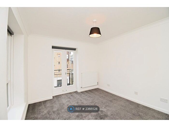 2 Bedroom Flat To Rent In Chatsworth House, London, E16