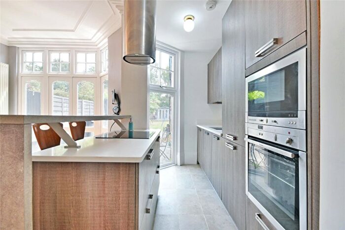 2 Bedroom Flat To Rent In Oakfield Road, Southgate, N14