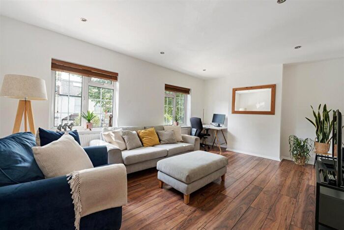 1 Bedroom Flat For Sale In Victoria Road, Walthamstow, E17