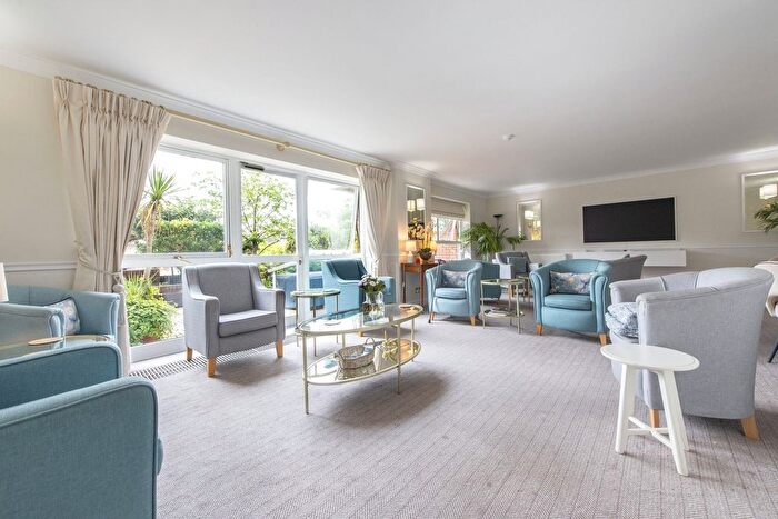 2 Bedroom Flat For Sale In Finchley Road, London, NW11