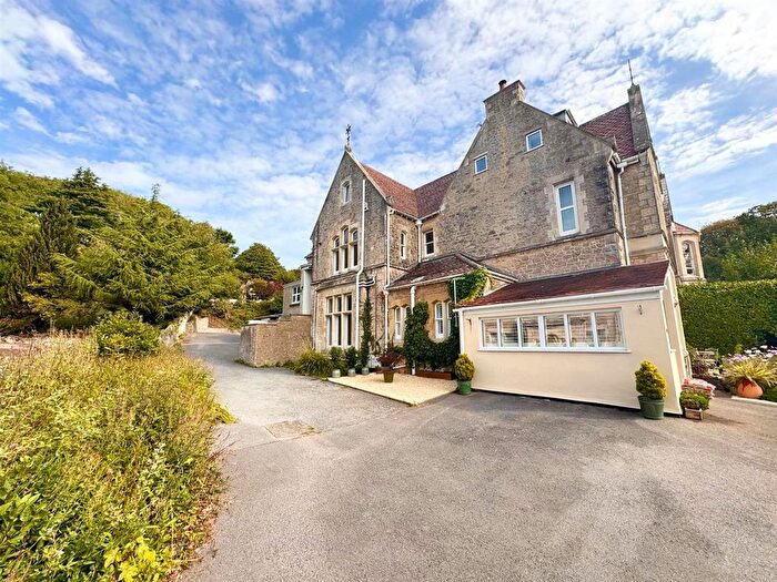 2 Bedroom Flat For Sale In Castle Road, Clevedon, BS21
