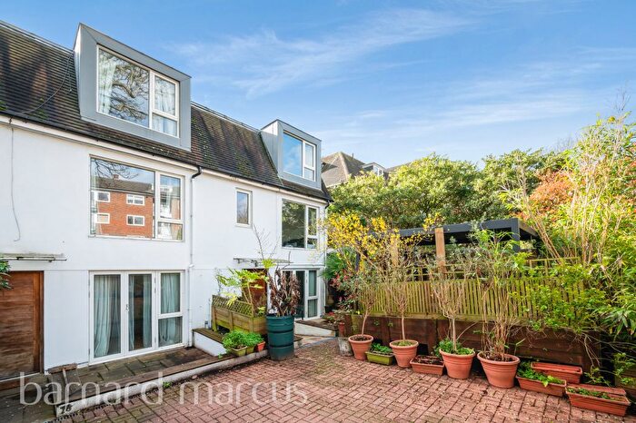 2 Bedroom Property To Rent In Augustus Road, London, SW19