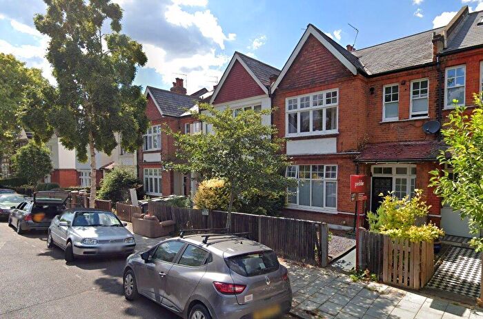 3 Bedroom Maisonette To Rent In Fawnbrake Avenue, Herne Hill, London, SE24