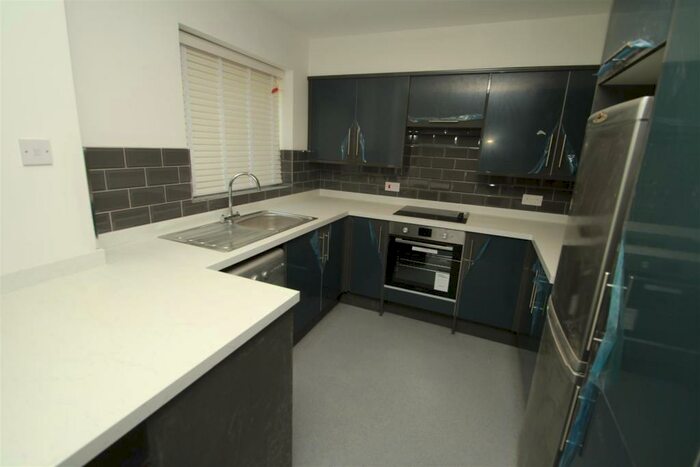 2 Bedroom Flat To Rent In Elstree Rd, Woodhall Farm, Hemel Hempstead, HP2