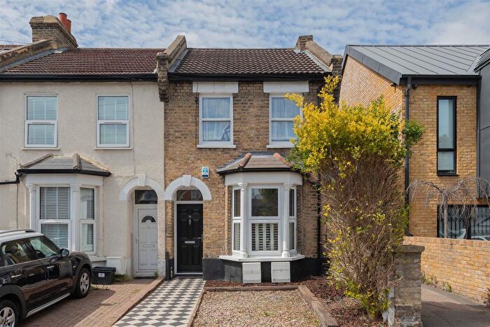 1 Bedroom Flat To Rent In Walpole Road, South Woodford, E18