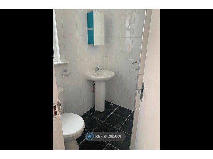 3 Bedroom Flat To Rent In St. Albans Road, Watford, WD24