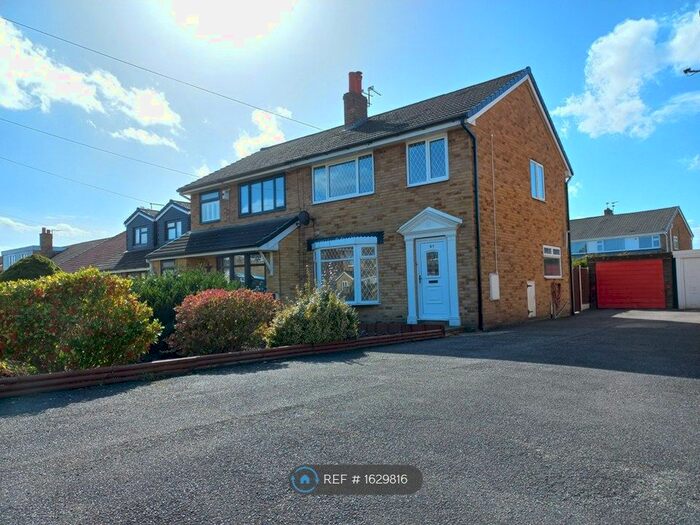 3 Bedroom Semi-Detached House To Rent In Thornleigh Avenue, Wakefield, WF2