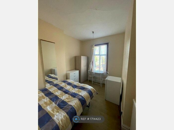 1 Bedroom Property To Rent In Green Lanes, London, N13