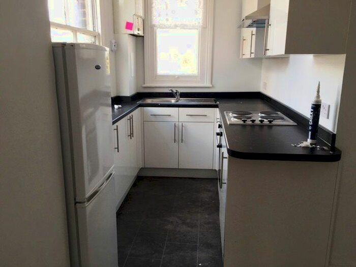 3 Bedroom Flat To Rent In Aldermans Hill, London, N13