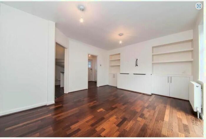 3 Bedroom Property To Rent In Creswick Walk, Hampstead Garden Suburb, London, NW11