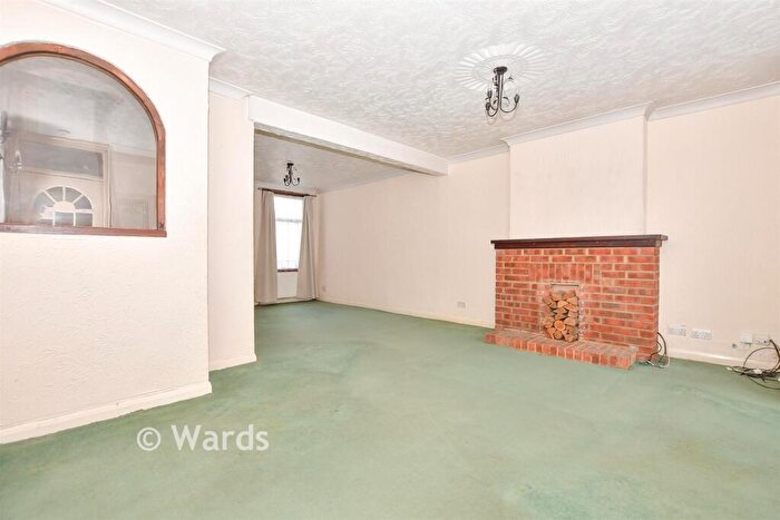 3 Bedroom Semi Detached House For Sale In Park Road, Sittingbourne, Kent, ME10