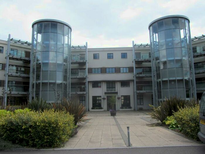 2 Bedroom Apartment To Rent In Woodlands, Hayes Point, CF64