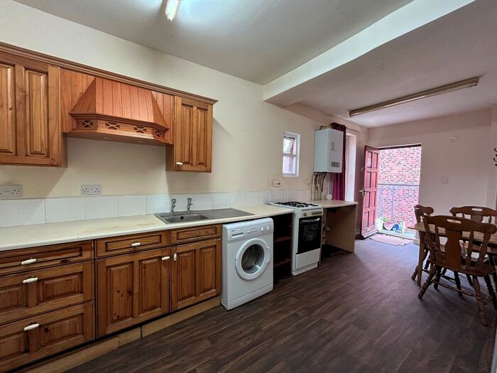 2 Bedroom Flat To Rent In Marmion Road, Sheffield, S11