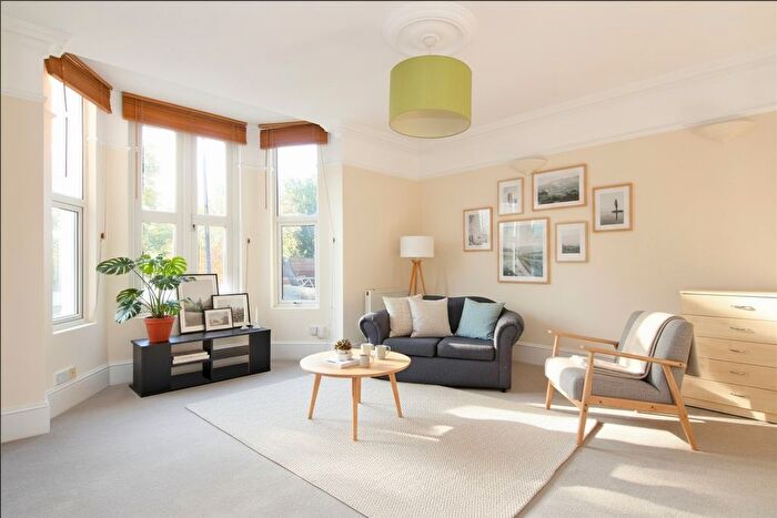 2 Bedroom Flat To Rent In West Hill, West Hill, SW18
