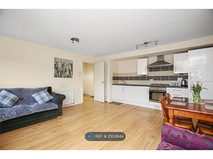 1 Bedroom Flat To Rent In Clockmill Lane, Edinburgh, EH8