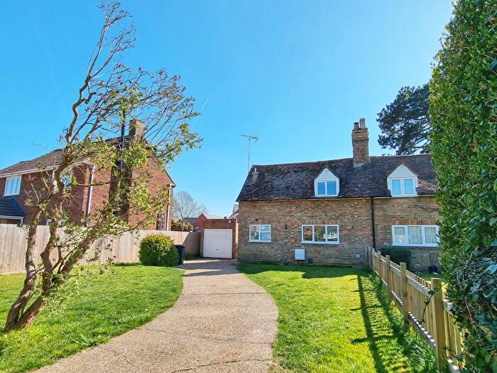 2 Bedroom Cottage For Sale In High Street, Clophill, Bedfordshire, MK45
