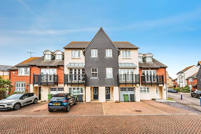 4 Bedroom Town House For Sale In Admiralty Way, Eastbourne, BN23