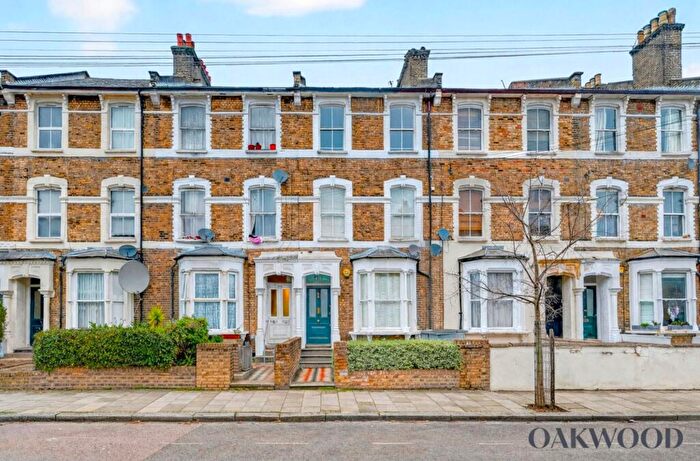 3 Bedroom Flat For Sale In Brooke Road, London, N16