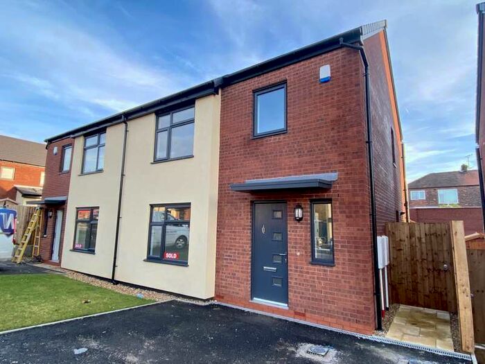 3 Bedroom Semi-Detached House To Rent In Vale Grove, Stockport, SK5