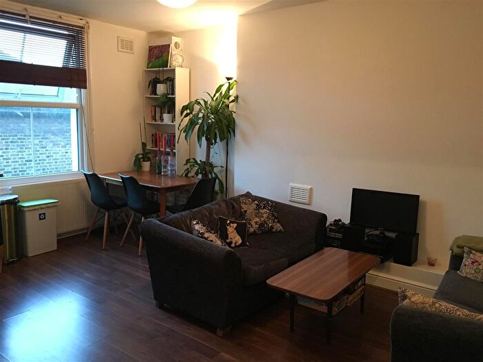2 Bedroom Flat To Rent In Ladbroke Grove, London, W10