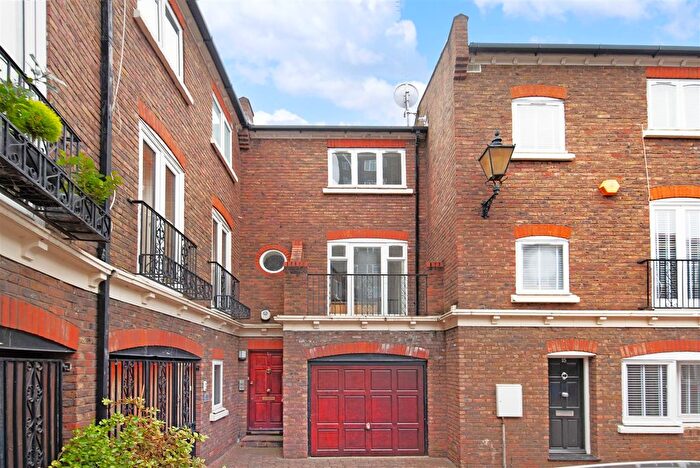 3 Bedroom Mews To Rent In Maple Mews, NW6