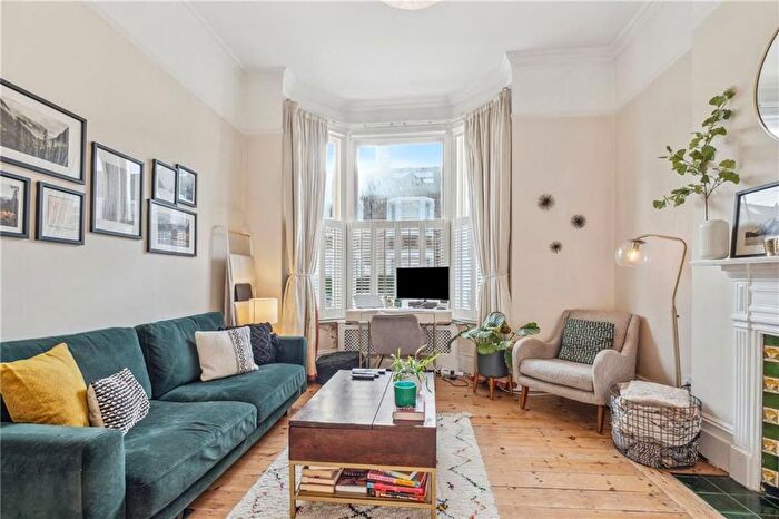 1 Bedroom Flat To Rent In Wroughton Road, London, SW11