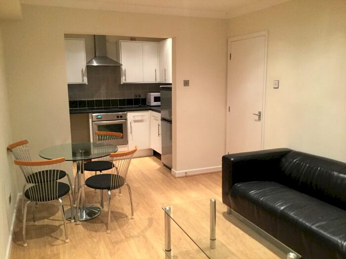 2 Bedroom Flat To Rent In Berkeley Court, Kelso Street, Leeds, LS2