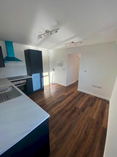 1 Bedroom Flat To Rent In Queen Square, Wolverhampton, WV1