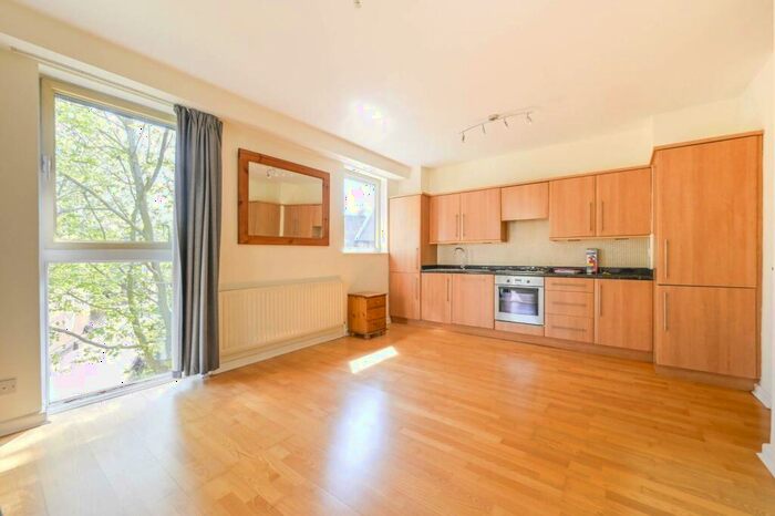 2 Bedroom Flat To Rent In Asher Way, Wapping, London, E1W