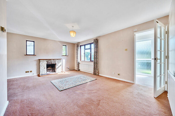 3 Bedroom Bungalow For Sale In Calais Dene, Bampton, Oxfordshire, OX18