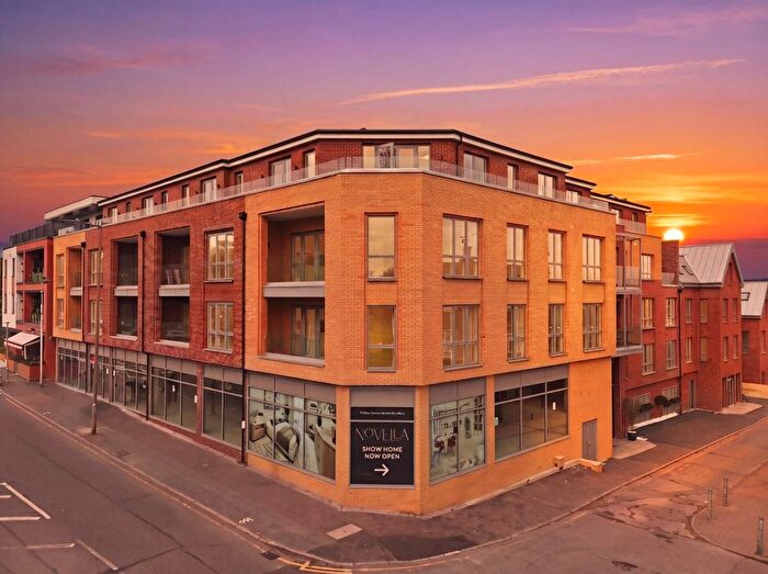 2 Bedroom Flat For Sale In Novella, Chigwell, IG7