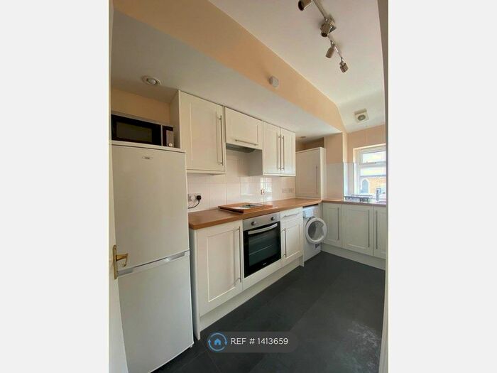 2 Bedroom Maisonette To Rent In Grange Road, Guildford, GU2
