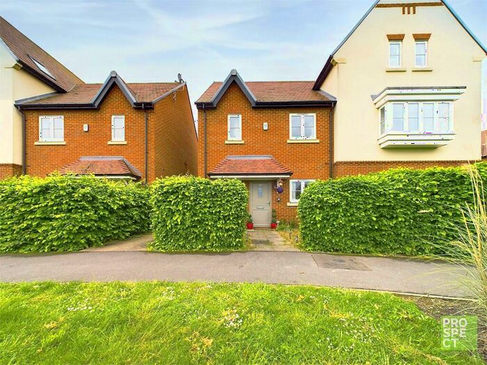 3 Bedroom Semi-Detached House To Rent In Heather Green, Warfield, Bracknell, Berkshire, RG42