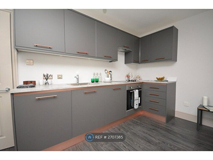 2 Bedroom Flat To Rent In Eastcliffe Apartments, Margate, CT9