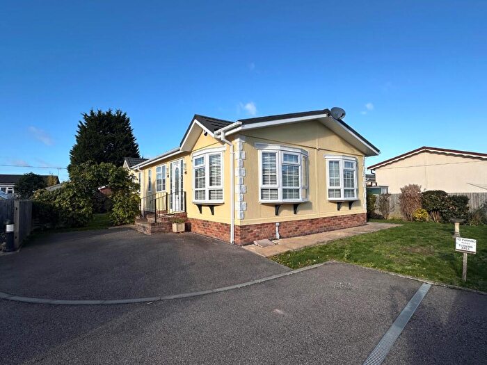 2 Bedroom Park Home For Sale In Brickhill Farm Park Homes, Half Moon Lane, Pepperstock, LU1